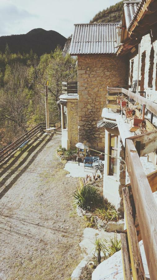 Refugi Quatre Cases Clot del Moro Bagian luar foto